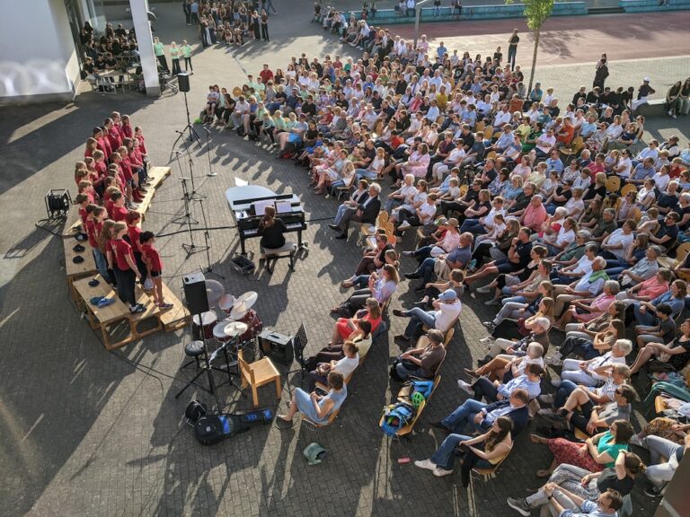 Wunderbare Sommerabend-Atmosphäre beim LG-Open-Air-Sommerkonzert am 17.6.